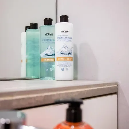 Vibrant 2 Bedroom Sleeps 4