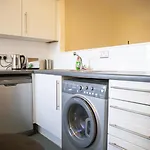 Vibrant 2 Bedroom Sleeps 4 Leeds (West Yorkshire)