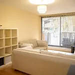 Vibrant 2 Bedroom Sleeps 4 *