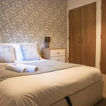 Vibrant 2 Bedroom Sleeps 4 Апартаменты Лидс