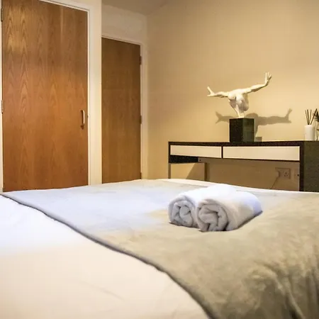 Vibrant 2 Bedroom Sleeps 4 Апартаменты Лидс