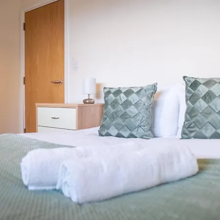 Vibrant 2 Bedroom Sleeps 4 Лидс