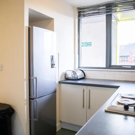 Vibrant 2 Bedroom Sleeps 4 Апартаменты *