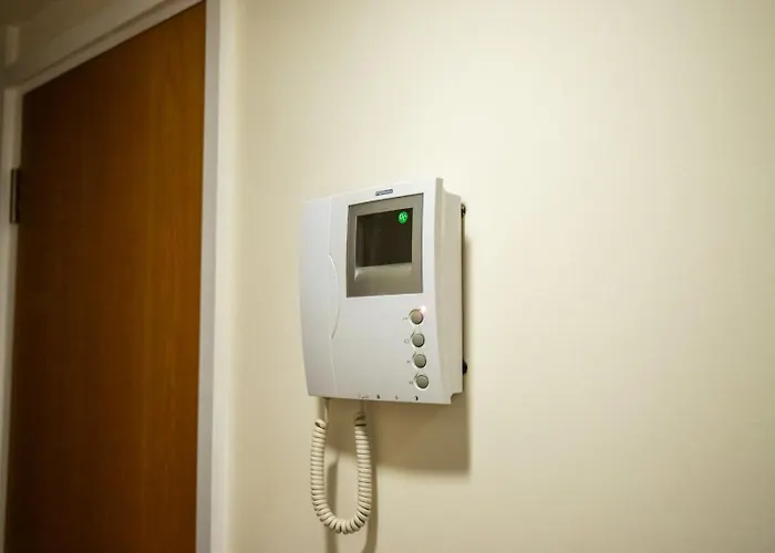 Vibrant 2 Bedroom Sleeps 4