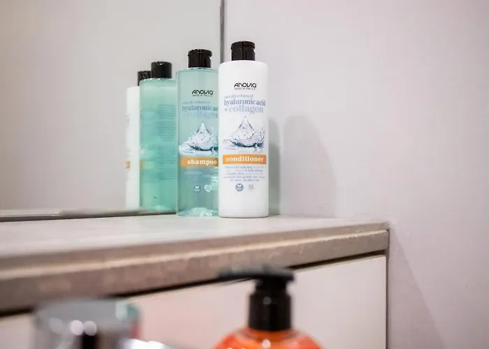 Vibrant 2 Bedroom Sleeps 4