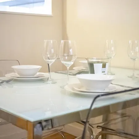 公寓 Vibrant 2 Bedroom Sleeps 4 *