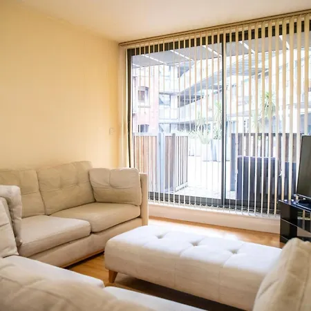 شقة Vibrant 2 Bedroom Sleeps 4