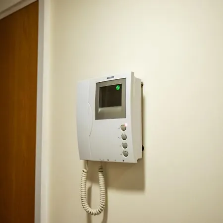 Vibrant 2 Bedroom Sleeps 4