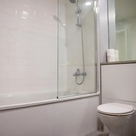 公寓 Vibrant 2 Bedroom Sleeps 4 *