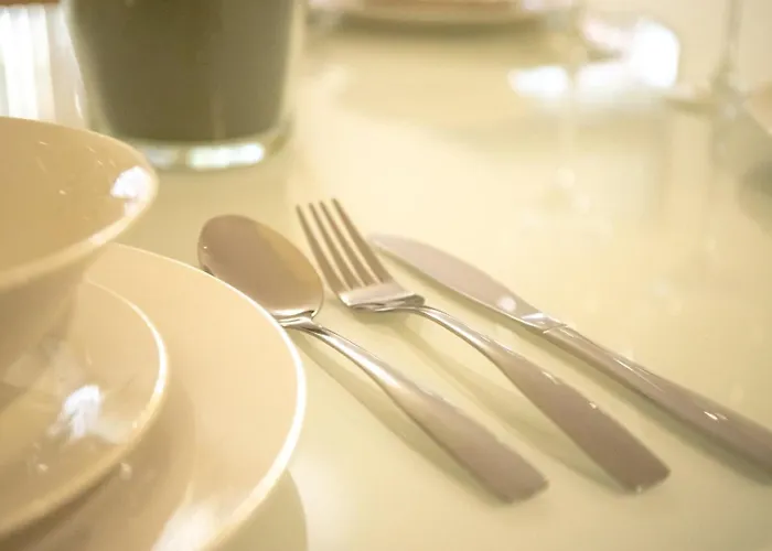 Vibrant 2 Bedroom Sleeps 4 Apartment Leeds (West Yorkshire)